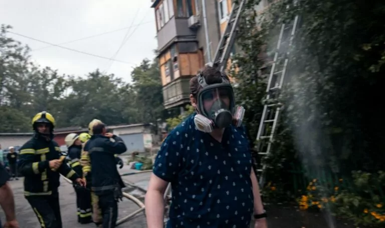 У Харкові під час пожежі у п’ятиповерхівці врятували двох людей