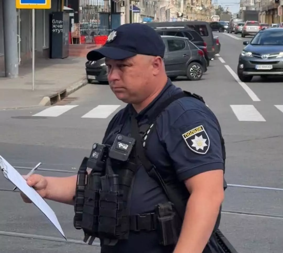 зображення до посту: Частина правоохоронців, долучених до обшуку машини Ширшина, зникли з місця подій &mdash; журналістка дізналася, хто вони. Хронологія подій