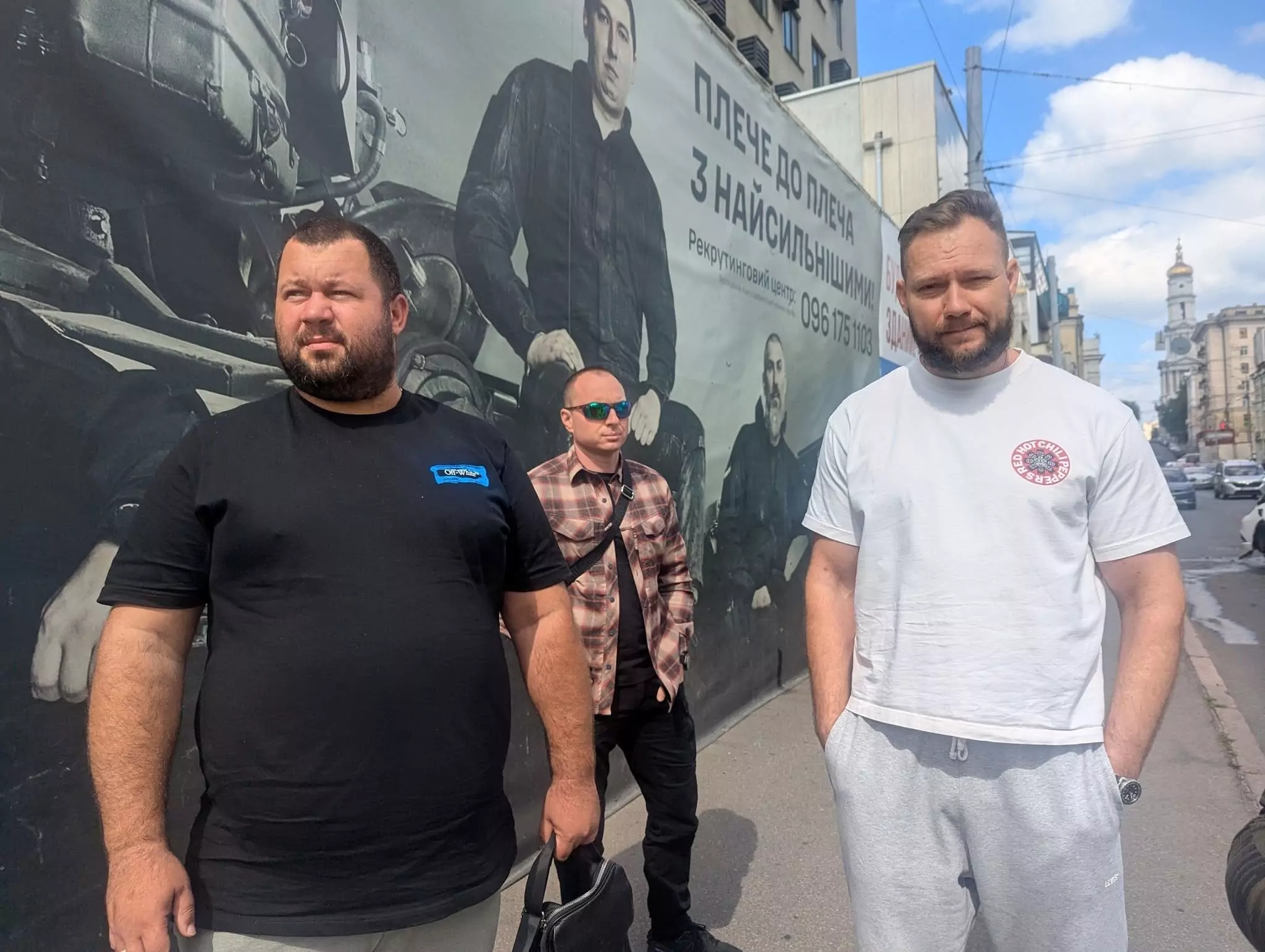 зображення до посту: Частина правоохоронців, долучених до обшуку машини Ширшина, зникли з місця подій &mdash; журналістка дізналася, хто вони. Хронологія подій