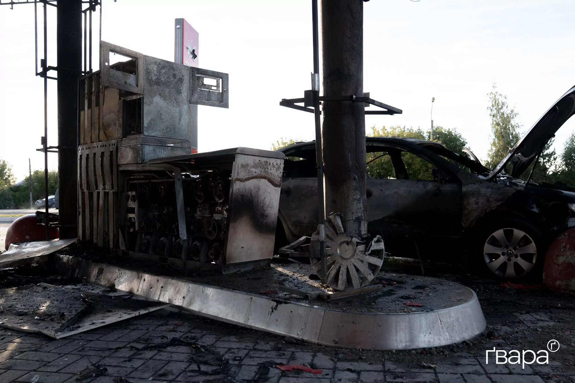 зображення до посту: Протягом дня російські безпілотники атакували три АЗС у Харкові &mdash; фото