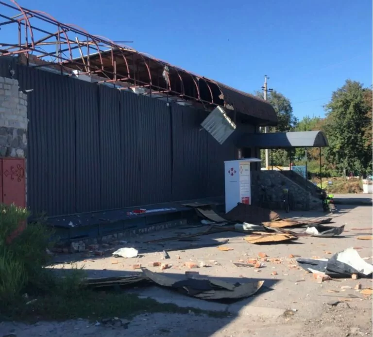 У Золочеві російський дрон вдарив по відділенню «Нової пошти»