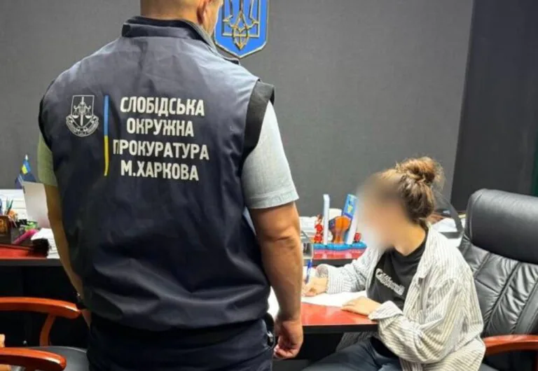 «Переломи, черепно-мозкова травма та крововиливи»: У Харкові судитимуть матір за фізичне насильство над новонародженою донькою