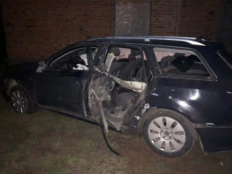 У Золочеві поранено жінку через удар російського FPV по автівці