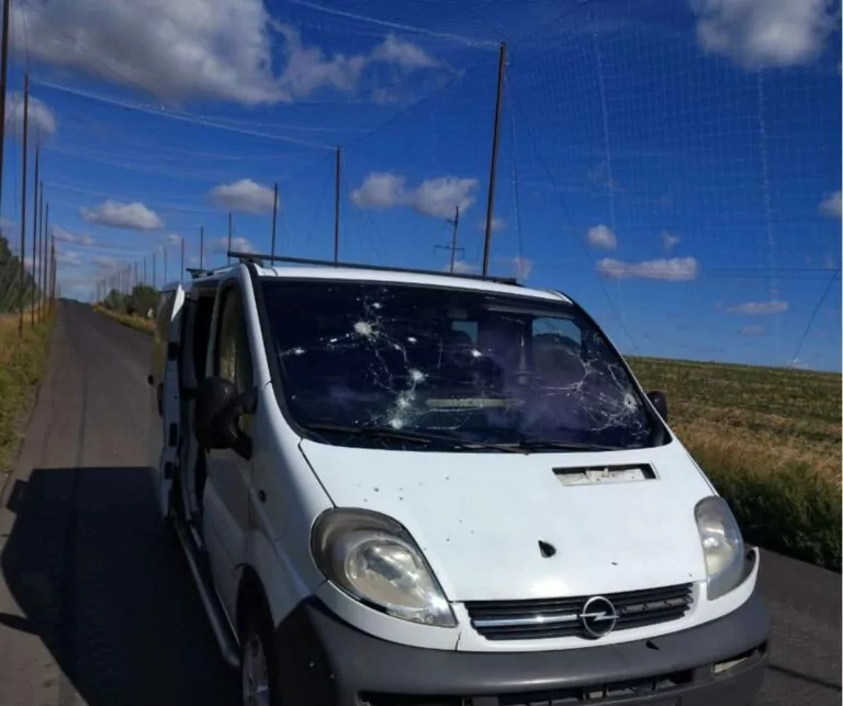 РФ вчергове атакувала цивільні авто на дорогах Харківщини