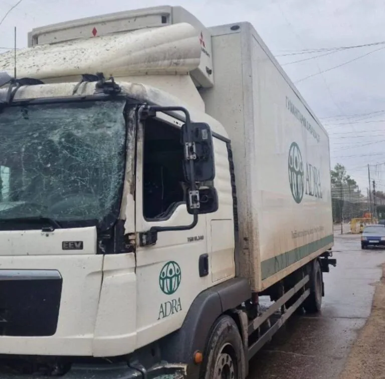 У Золочеві дрон влучив в авто під час роздачі гуманітарної допомоги