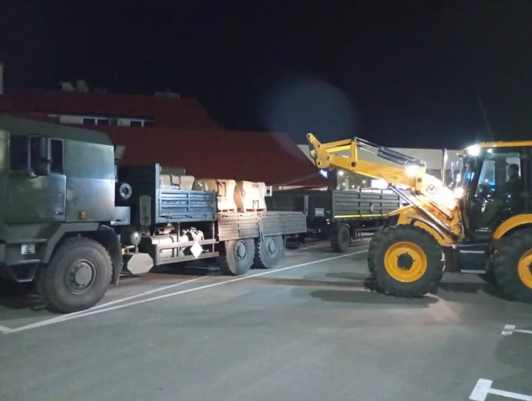 Poland reinforces checkpoints along border with Ukraine after Russian attacks on border crossing