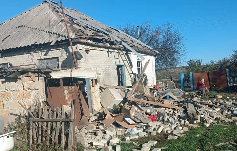 Росіяни вдарили по центру Шевченкового на Харківщині: загинула жінка