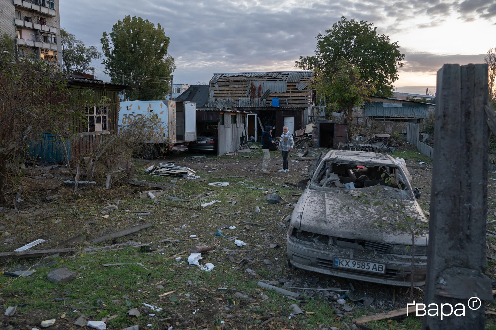 зображення до посту: Росіяни вдарили з РСЗВ по Новобаварському району Харкова: дев&rsquo;ятеро постраждалих &mdash; фото