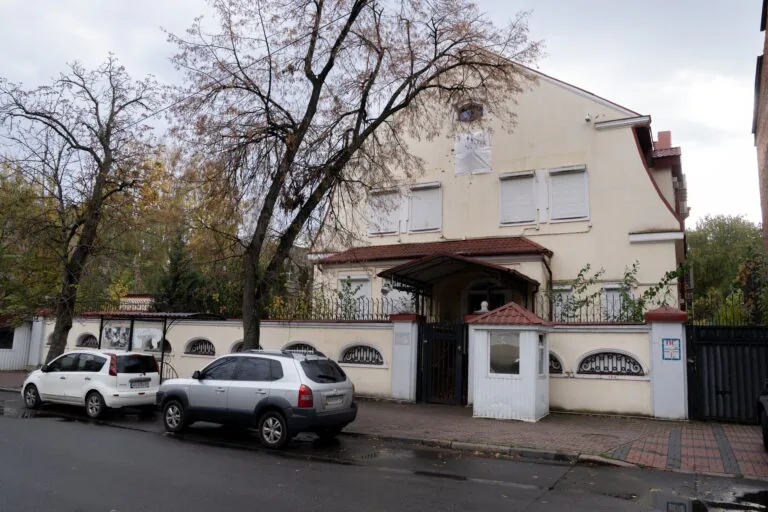 Росія досі володіє будівлею консульства у Харкові. Що з нею відбувається та чому Україна її не вилучає