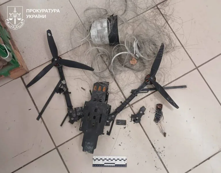Росіяни знову атакували цивільну автівку в Золочеві: є постраждалі