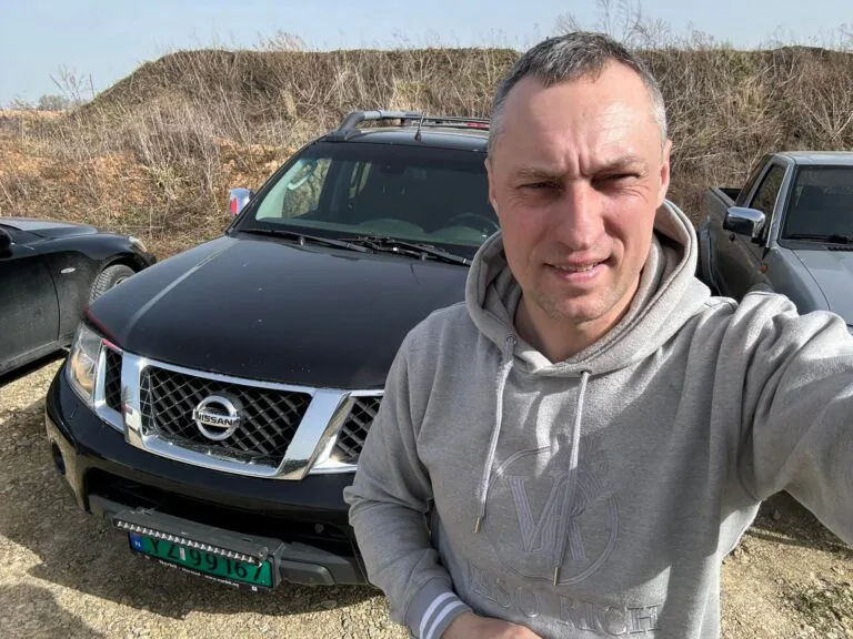 «Я був п’ятим у черзі до бабусі». Як благодійність змінила мій погляд на допомогу